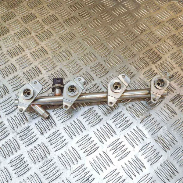 Brandstofrail Mercedes-Benz C (W205) A2740700995 image 2