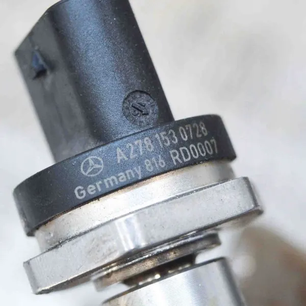 Brandstofrail Mercedes-Benz C (W205) A2740700995 image 8