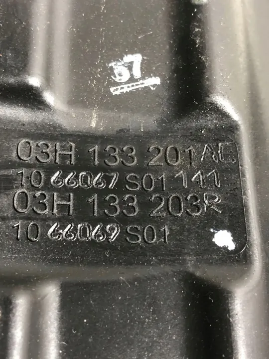 Colector de admisión OEM 03H133203R VW Touareg image 3