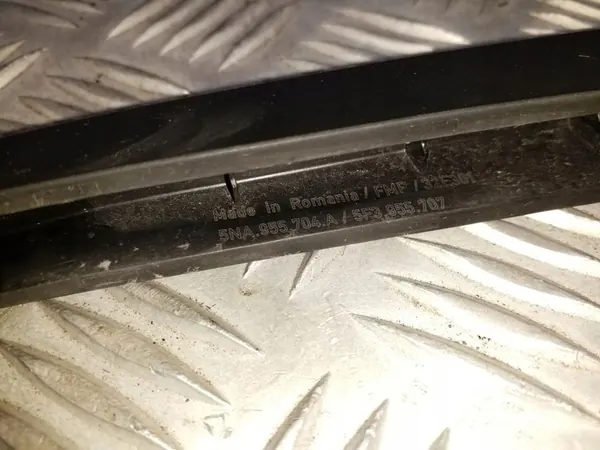 Volkswagen Tiguan 2021 Rear Wiper Arm image 3