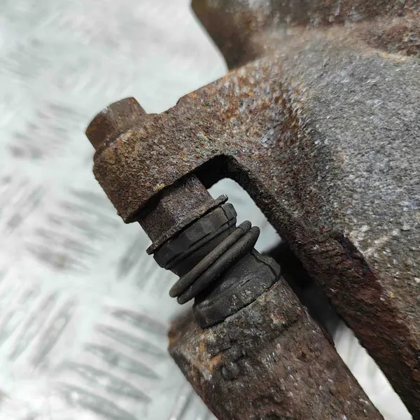 Jeep Wrangler 2015 Vasemman etu jarrusatula image 5