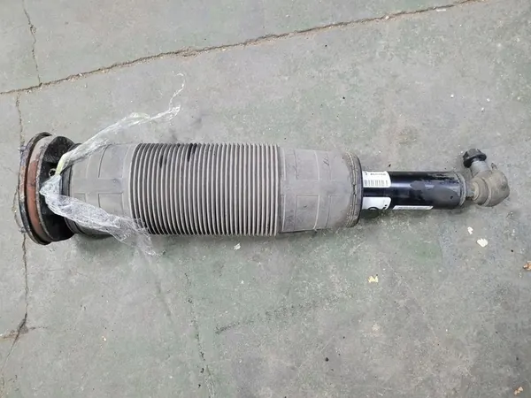 Mercedes W221 216 63 65 AMG Främre Stötdämpare Höger A2213208413 image 3