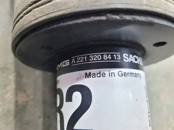 Mercedes W221 216 63 65 AMG Främre Stötdämpare Höger A2213208413 image 4