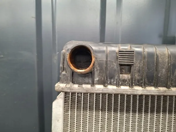 Radiateur Mercedes W123 2.3 Essence - Pièce OEM image 4