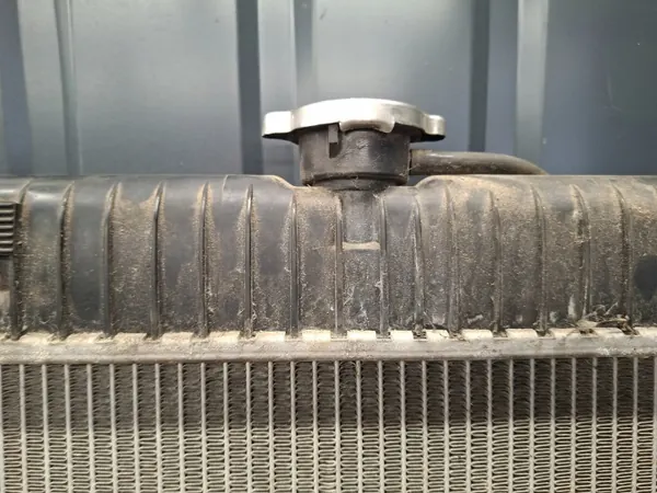 Radiateur Mercedes W123 2.3 Essence - Pièce OEM image 5