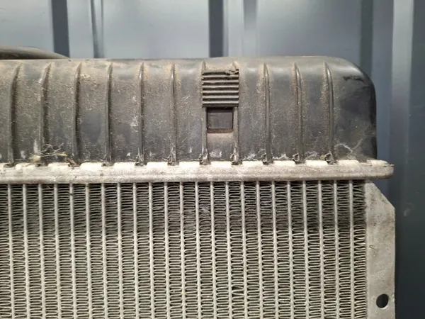 Radiateur Mercedes W123 2.3 Essence - Pièce OEM image 6