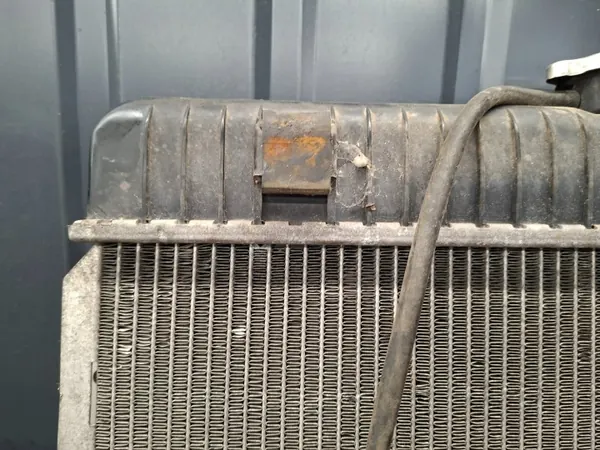 Radiateur Mercedes W123 2.3 Essence - Pièce OEM image 8
