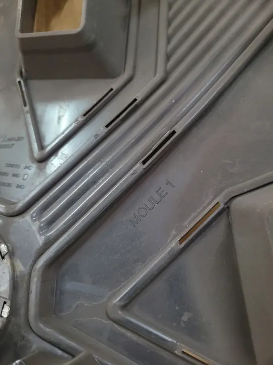 16'' napin suoja OEM 403152290R Dacia Sandero III image 3