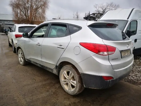 OEM m2beng Pakoputken keräin Hyundai ix35 2.0L image 9