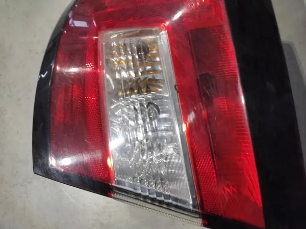 Lámpara trasera SKODA FABIA III HB image 2