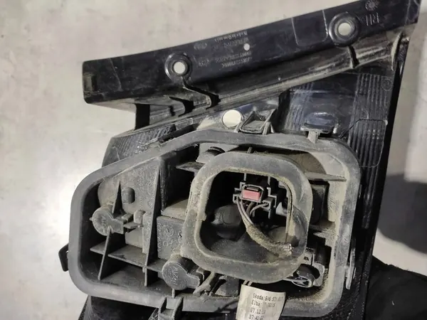 Lámpara trasera SKODA FABIA III HB image 8