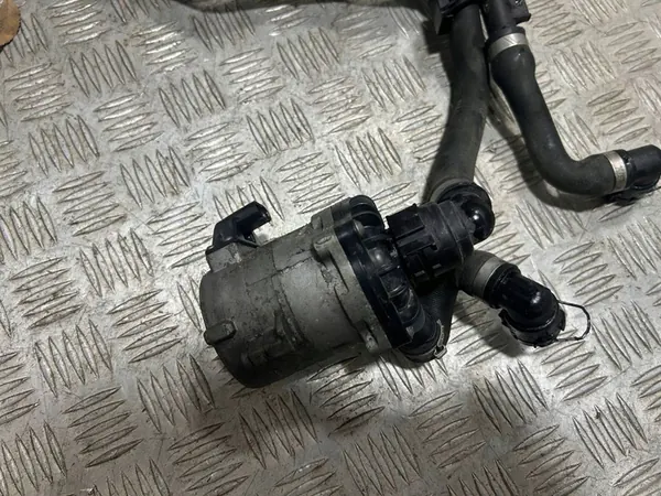 Extra vattenpump BMW F01 F02 F10 F11 N63 image 2