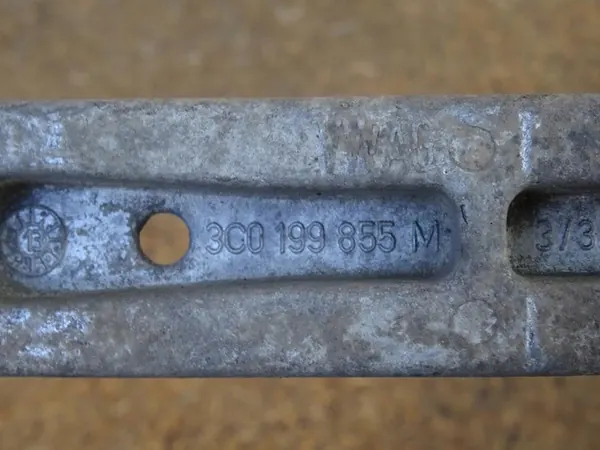 AUDI Q3 8U 2.0 TDI Vaihteiston tuki 3C0199855M image 3