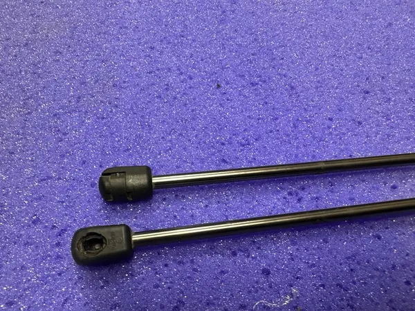 Skoda Octavia III Baklucka Ställdon Set OEM 5E9827550C image 4