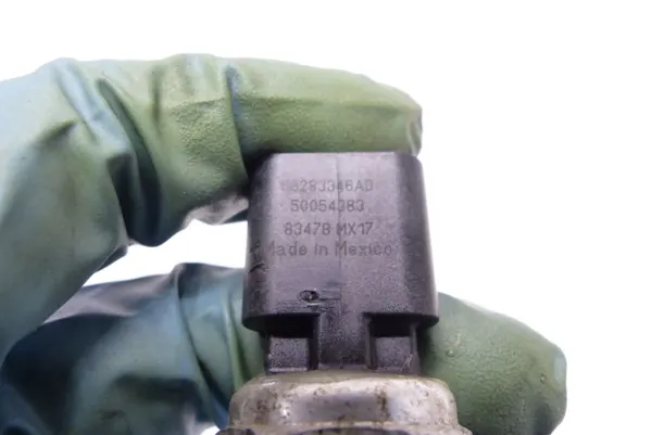 Sensor de presión de aceite OEM 68283346AD Alfa Romeo image 3