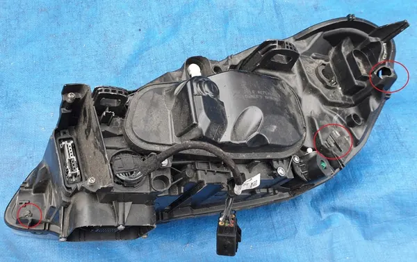 VOLVO XC60 Oikea Etu Xenon Valo 8 Pin image 4