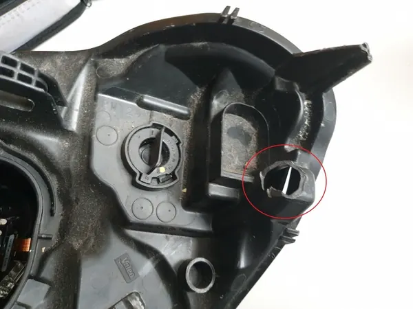 VOLVO XC60 Oikea Etu Xenon Valo 8 Pin image 5