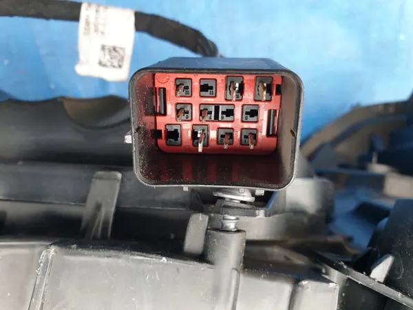 VOLVO XC60 Oikea Etu Xenon Valo 8 Pin image 7