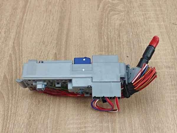 OEM 9350313 sulakekotelo BMW 530i G30 G31 image 3