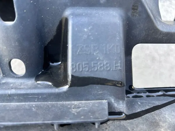 Parachoque dianteiro Volkswagen OE 1K0805588H image 4