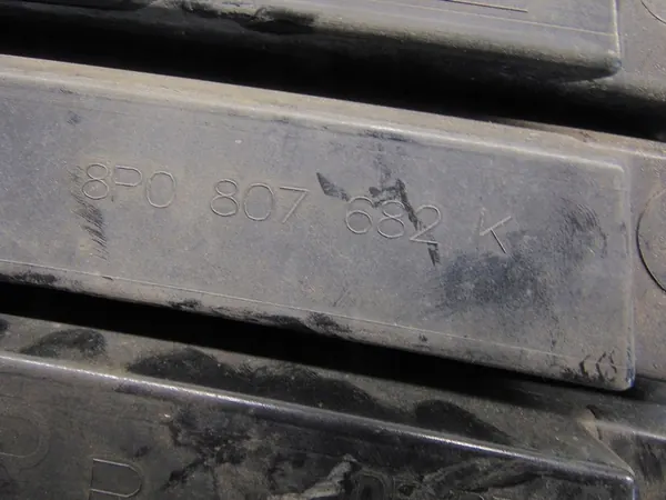 Rejilla de Parachoques Derecho Audi A3 8P Lift 8P0807682K image 5