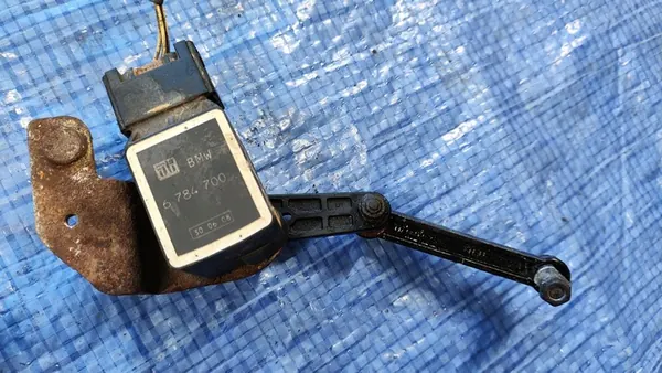 Sensor de nível traseiro esquerdo direito BMW E60 E61 E63 E64 LCI image 2