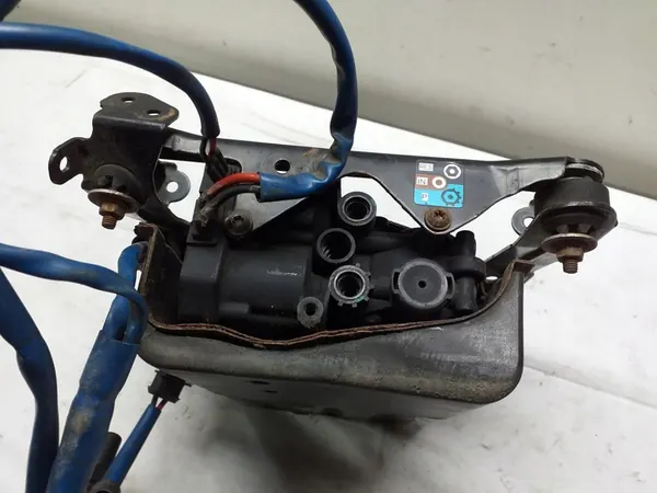 Compressore sospensione Porsche 970 OEM 97035815108 image 3