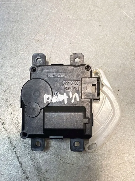 Suzuki Vitara Lüftungsklappe OEM FBZ17865 image 2
