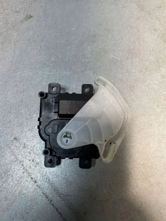 Suzuki Vitara Lüftungsklappe OEM FBZ17865 image 4
