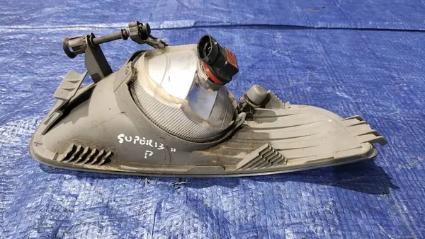 Lâmpada de para-choque dianteiro halógena direita Skoda Superb II OEM image 3