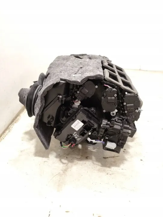 Carter de soufflante Porsche Taycan 4S 2022 OEM 9J1907040L image 3