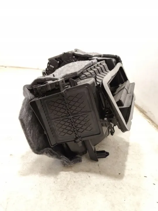 Carter de soufflante Porsche Taycan 4S 2022 OEM 9J1907040L image 4