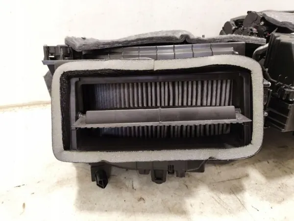 Carter de soufflante Porsche Taycan 4S 2022 OEM 9J1907040L image 7