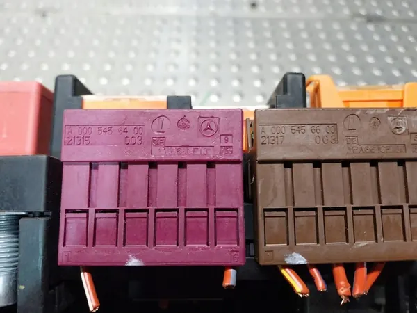 Caixa de fusíveis Mercedes W205 image 5