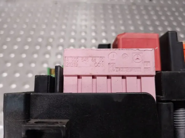 Caixa de fusíveis Mercedes W205 image 6