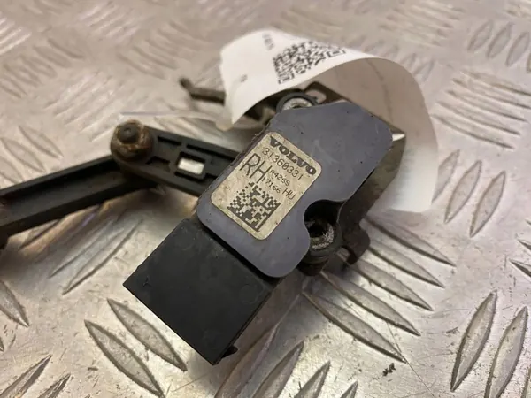 Volvo XC90 2017 Bakaxel luftfjädringsnivåsensor OEM 31360331 image 3