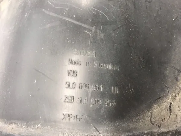 Vasen etuplastikaaren Skoda Yeti 5L 5L0809961 image 9