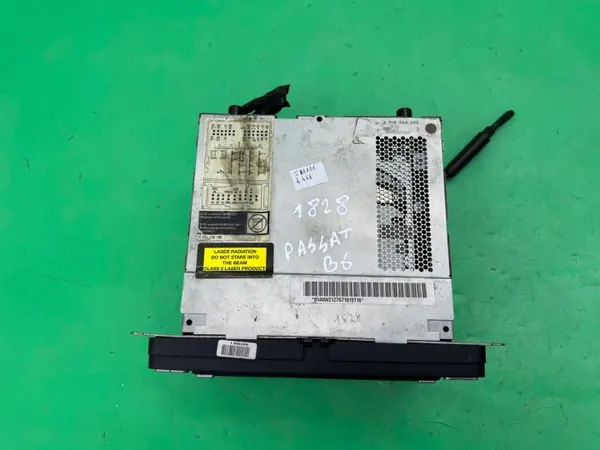 OEM 1K0035198C CD-radio Navigaatiolla VW Passat B6:lle image 4