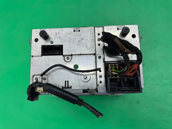 OEM 1K0035198C CD-radio Navigaatiolla VW Passat B6:lle image 9