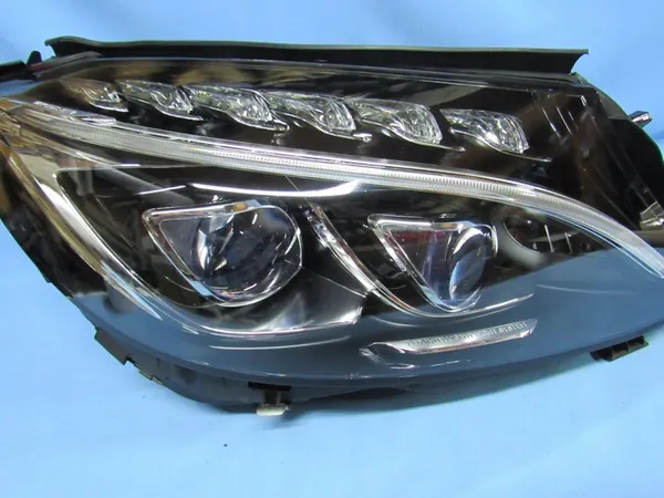 Rechter Mercedes W205 LED Intelligent Light System image 4