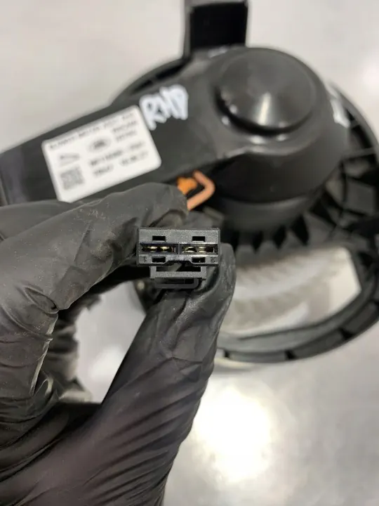 Jaguar F-Pace Fläktmotor OEM FBZ19197 Begagnad image 4