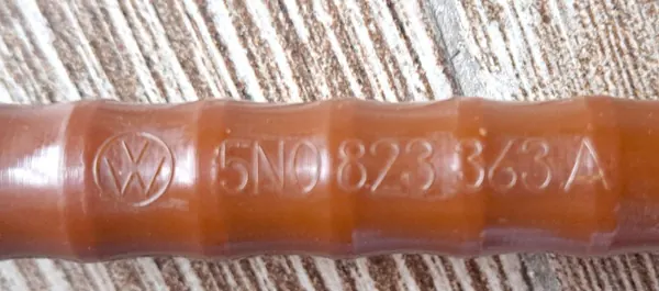 Konepellituki OEM 5N0823363A VW Tiguan 5N:lle image 4