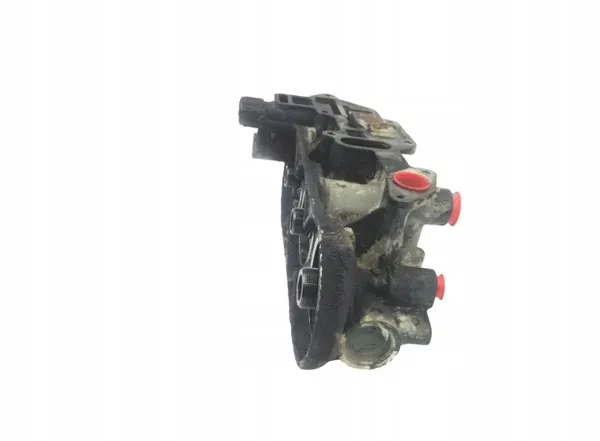 20464549 Volvo Oljefilterfäste - Begagnad image 6