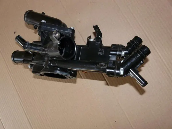 Thermostaathuis OEM 25620-2GXXX voor Hyundai Kona N image 3