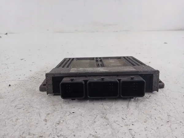 Calculateur Moteur Renault OEM 8200153837 image 3