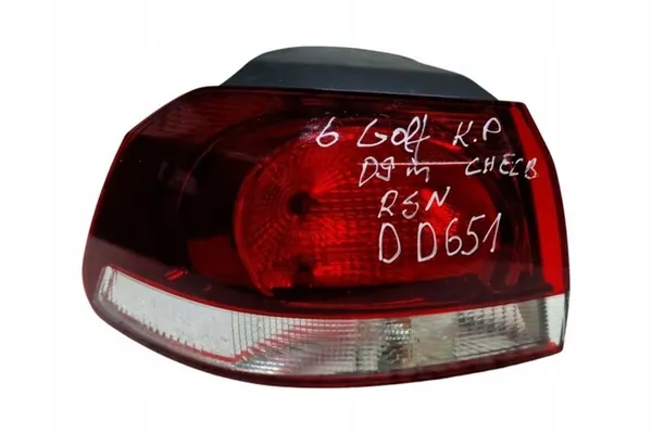 Lámpara trasera izquierda VW 5K0945095F 2.0L Diesel 2009 image 4