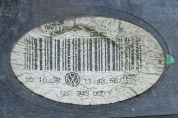 Lámpara trasera izquierda VW 5K0945095F 2.0L Diesel 2009 image 6