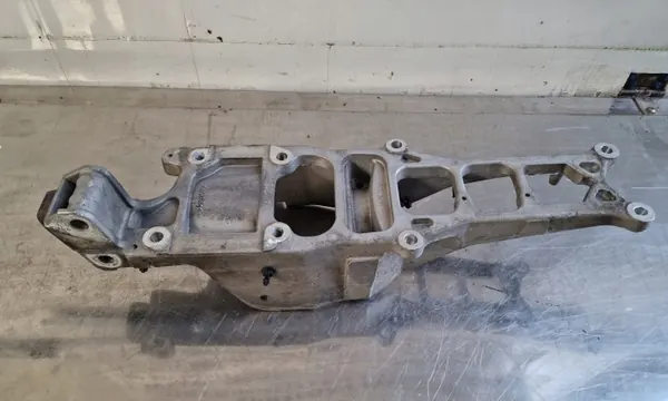 Suporte Suspensão Cabina Scania OEM 2323726 - Usado image 3