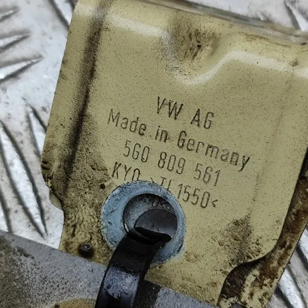 Vasen etulokasuoja VW GOLF VII image 8