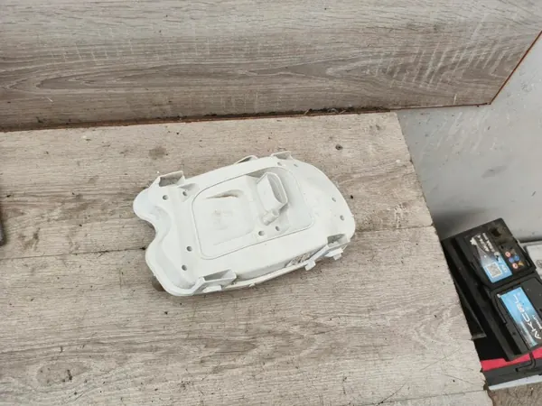 Baklyshållare Höger Audi A6 C6 OEM 436262R image 2